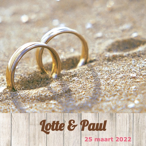 Romantische trouwkaart met goudkleurige ringen