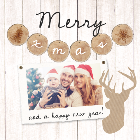 Stoere kerstkaart met foto en rendier op houtlook
