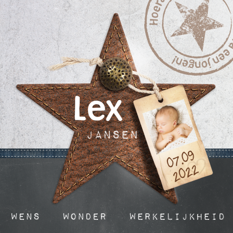 Stoer geboortekaartje met stempel en foto op een label