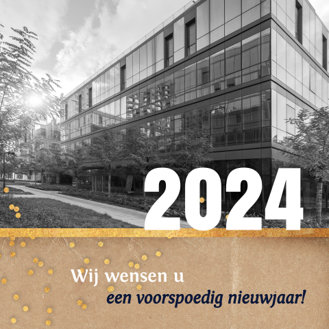Zakelijke kerstkaart met kraftkarton en goudlook
