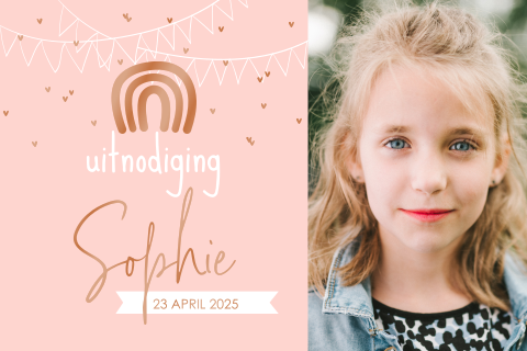 Kinderuitnodiging met vlaggetjes en regenboog in hoogglans