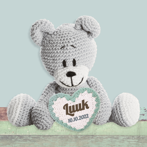 Lief geboortekaartje met gebreide knuffelbeer