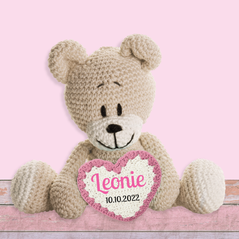 Lief geboortekaartje met gebreide knuffelbeer