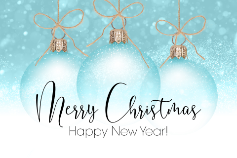 Kerstkaart doorzichtige kerstballen en sneeuw