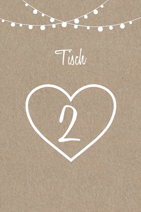 Tischnummer für die Hochzeit aus Kraftpapier mit Lichterkette und Herz