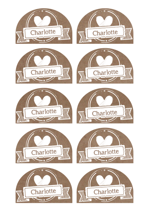 Tischkarte in Bogenform im Kraftpapier-Look mit Vintagestempel