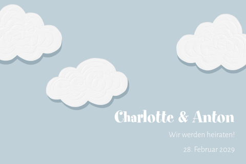 Schlichte blaue Einladung zur Hochzeit mit weißen Wolken