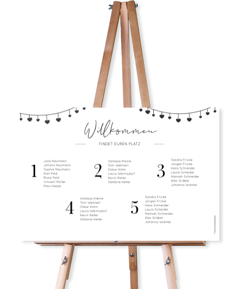 Minimalistischer Sitzplan zur Hochzeit mit Herzgirlande in schwarz