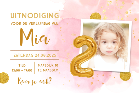 Hippe uitnodiging 2e verjaardag meisje met foto en goud