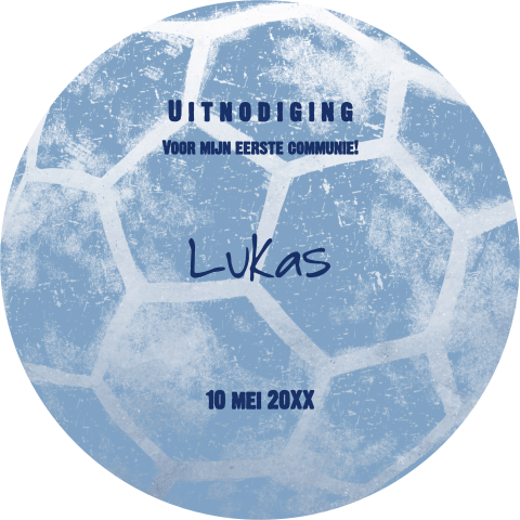Uitnodiging in speciale vorm van een voetbal voor communie of vormsel