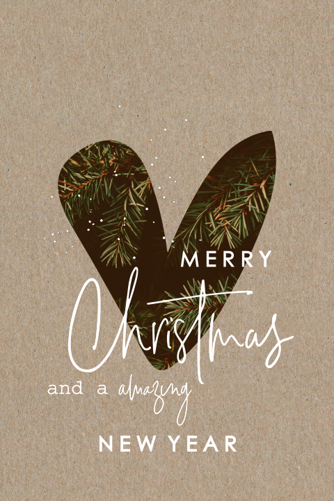 Hippe kerstkaart met hartje en dennentakjes op kraft