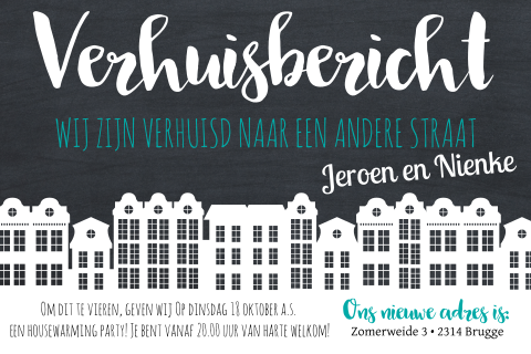 Verhuiskaart/housewarming met witte huizen op krijtbord