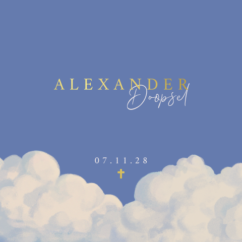 Doopkaartje met wolken op een blauwe achtergrond met goudfolie