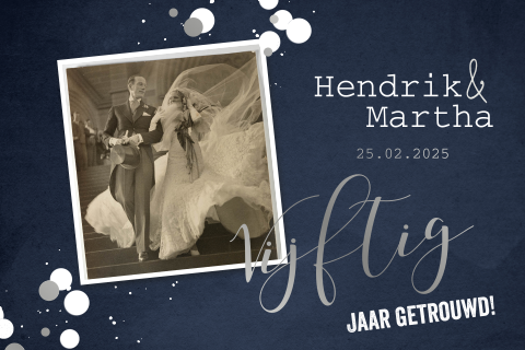 Stijlvolle uitnodiging 50 jaar getrouwd met confetti en zilverfolie