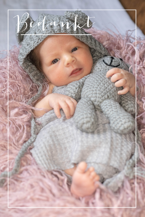 Bedankkaart met grote babyfoto en dun kader