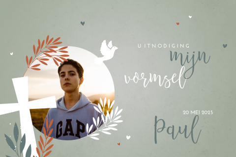 Vormsel kaart voor een jongen met foto, takken en duif