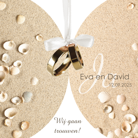 Romantische trouwkaart met ringen op het strand