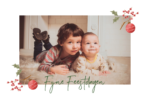 Kerstkaart met eigen foto en kerstballen