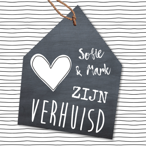 Trendy verhuiskaartje met huis van krijtbord