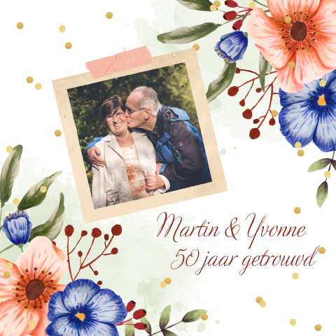 Stijlvolle uitnodiging 50 jarig huwelijk met foto, bloemen en confetti