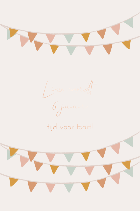 Verjaardagskaart met vrolijke vlaggetjes en de tekst in roségoudfolie