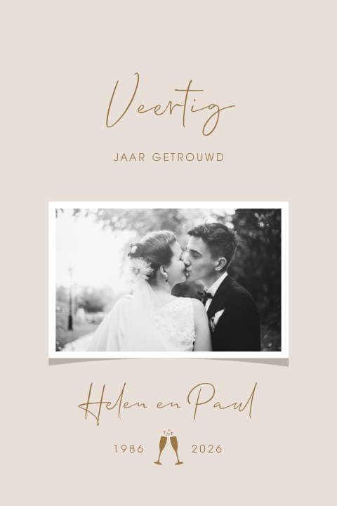 Veertig jaar getrouwd uitnodigingskaart met polaroid op oudroze
