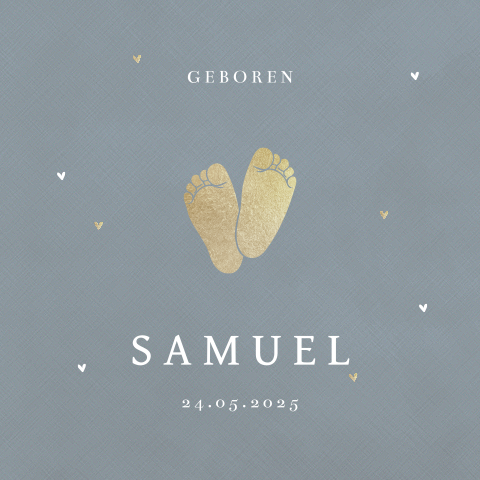 Hip geboortekaartje met gouden voetjes