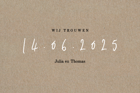 Save the date kaart met typografie in zwart wit op kraft