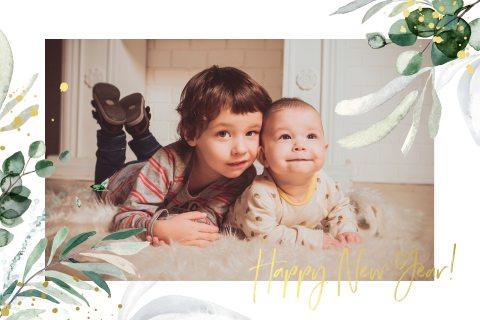 Goudfolie kerstkaart met eucalyptus takjes en foto