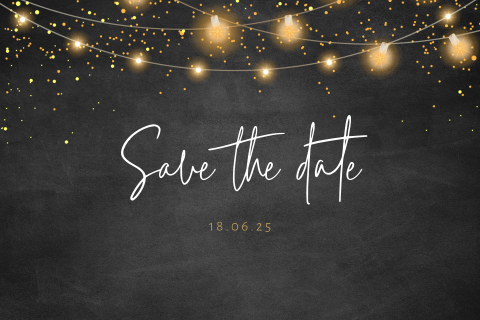 Save the date kaart met slingers op krijtbord
