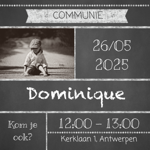 Stoer communiekaartje voor een jongen met krijtbord en foto