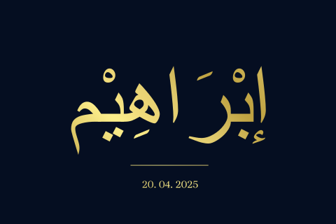 Islamitische geboortekaart met naam in goudfolie op donkerblauw