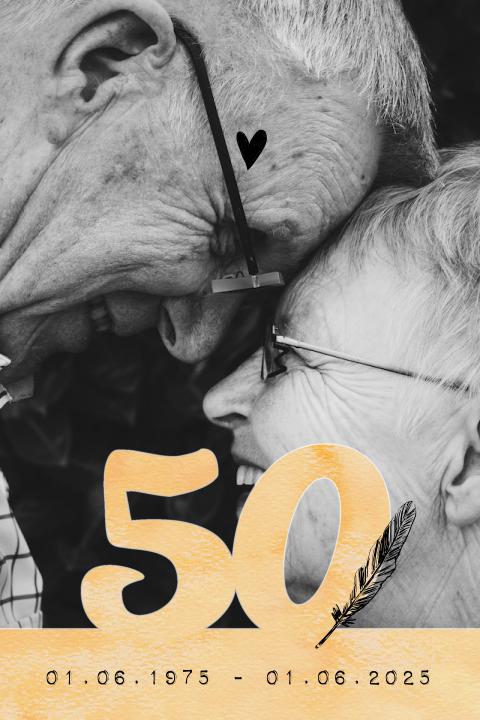 Stijlvolle jubileum kaart 50 jaar getrouwd in peach met foto en veer