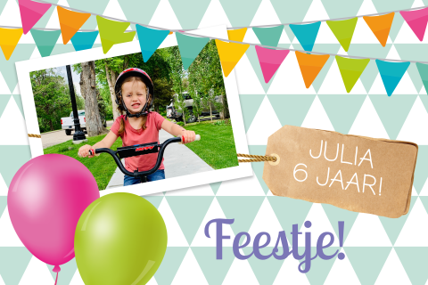Feestelijke kaart kinderfeestje met foto
