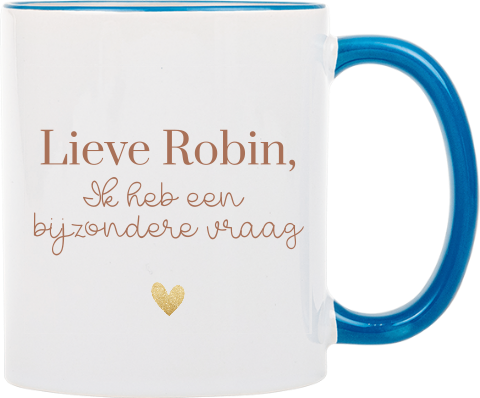 Mok met roodbruine typografie en een gouden hartje