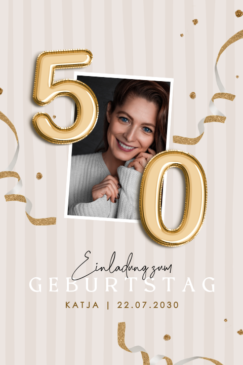 Stilvolle beige Einladung zum 50. Geburtstag mit goldenen Ballons und Foto