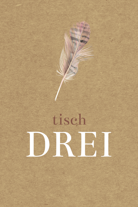 Tischkarte im Kraftlook mit eine Feder