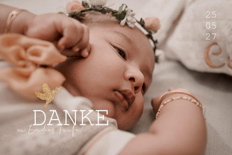 Dankeskarte Taufe mit runden Ecken und dezenten Blumen