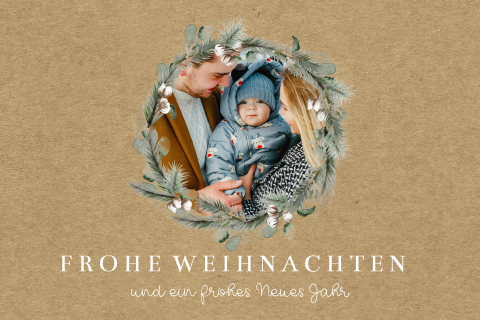 Botanische Weihnachtskarte mit Foto im Kranz auf Kraft-Optik