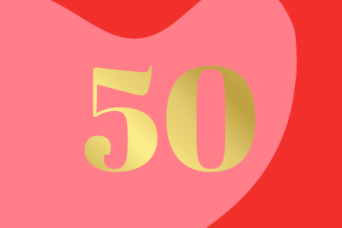 Moderne Geburtstagseinladung zum 50. in abstraktem Rot, Pink und Gold