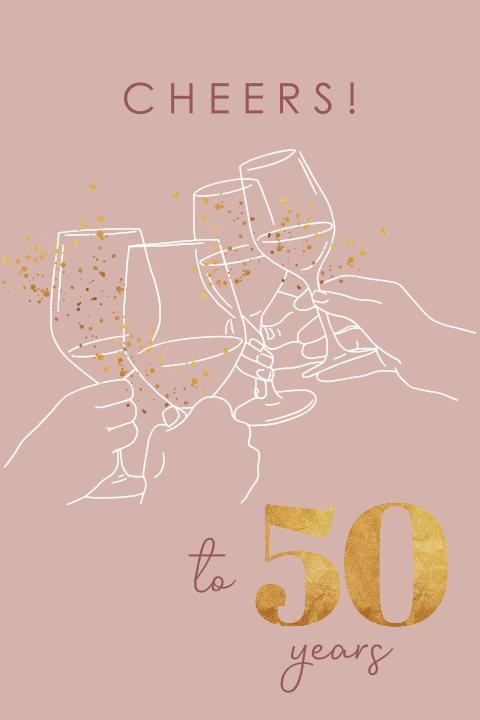 Einladung zum 50. Geburtstag in Altrosa mit Weinillustrationen und Goldsprenkeln