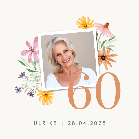 Stilvolle Geburtstagseinladung mit Blumen, Typografie und Foto