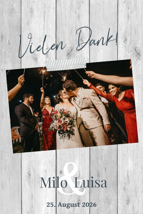 Hochzeit Dankeskarte mit Foto auf Holz-Hintergrund