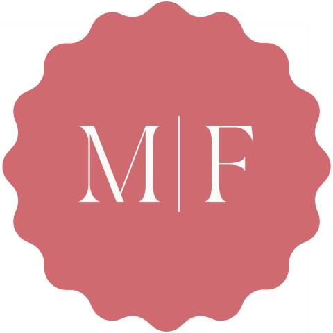 Aufkleber zur Hochzeit in Rosa mit Initialen und welligem Rand