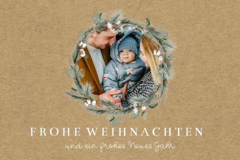 Botanische Weihnachtskarte mit Foto im Kranz auf Kraft-Optik