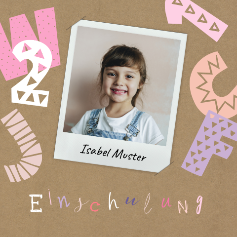 Einschulungskarte mit rosa Buchstaben und Zahlen auf Kraft-Optik