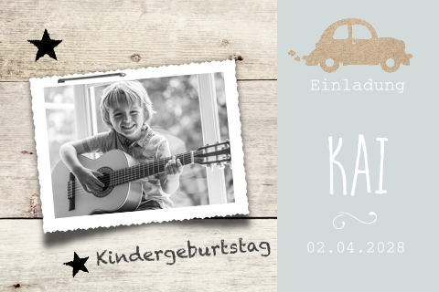 Geburtstagseinladung mit Foto, Auto und Holzhintergrund