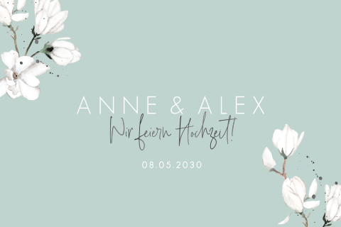 Hellblaue Hochzeitseinladung mit weißen Blüten und Farbklecksen