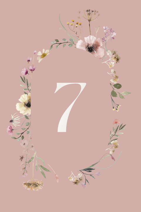 Tischnummer mit altrosa Hintergrund und elegantem Blumenmuster