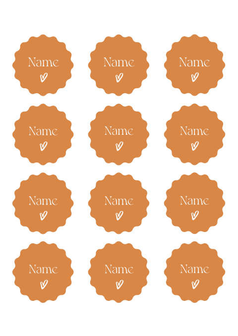 Namenskarten zur Hochzeit in Orange mit welligem Rand und Herz